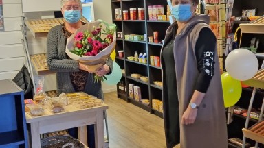 Alie Slotema runt al 25 jaar het winkeltje bij De Noorderkroon!