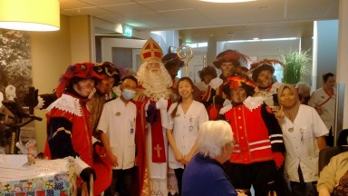 Verrassingsbezoek Sint en Pieten aan De Vijverhof
