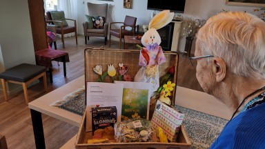 Beleefkoffers uitgedeeld in De Vijverhof