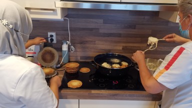Oliebollen en kniepertjes bij De Vijverhof