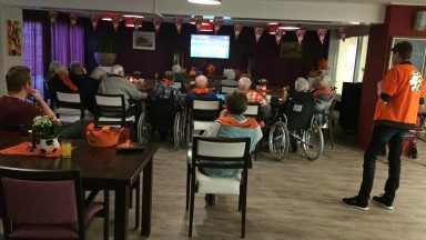 Nederlands elftal wordt aangemoedigd