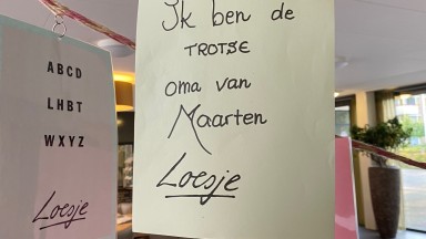 Onthulling mozaiek-kast en Coming Out Day