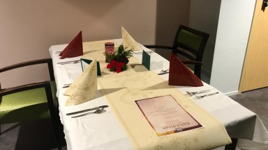 Kerstdiner bewoners verpleegafdeling en naasten in Mozaiek