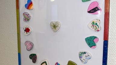 Een prachtig schilderij als resultaat van Roze Zaterdag