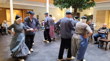 Mozaiek geniet van Volksdansgroep de Schaop’ndansers