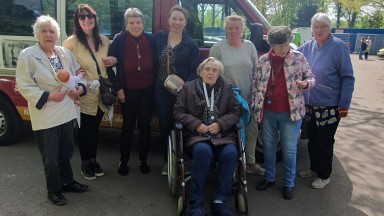 Cliënten van Symphonie bezoeken het Stadspark