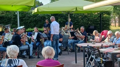 Muziek op het binnenplein in De Wenning