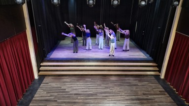 Bewoners van Mozaiek genoten van een dansvoorstelling