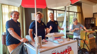 Verfrissende ijsjes van Lionsclub De Hondsrug