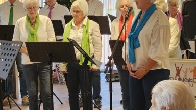 Gezellige meezingmiddag met Swingkoor Drenthe!