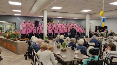 Optreden van koor Oosterstörm in Symphonie