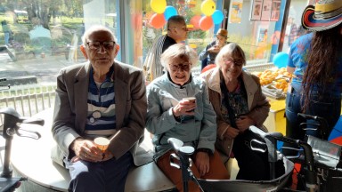 Burendag gevierd met bewoners van het AZC in Assen