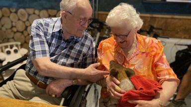 Bewoners van De Wenning op bezoek bij Boerderij Akkervarken