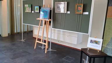 Bewoners expositie ‘Met liefde voor kunst’ geopend in Mozaiek