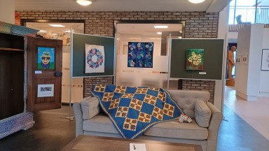 Herinrichting bewoners expositie ‘Met liefde voor kunst’