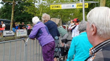 Een gezellige dag bij De Vijverhof door de European Junior Cycling Tour