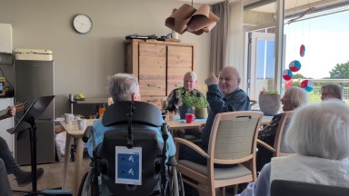 Muziek op afdeling 5 van De VIjverhof