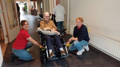 Rolstoelenwasstraat bij De Vijverhof!