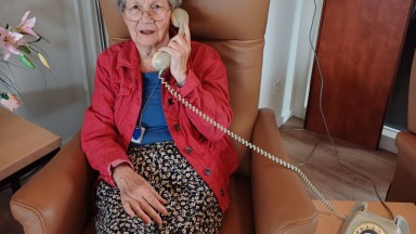 Een prachtig geschenk voor De Vijverhof: een wondertelefoon