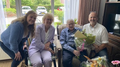 Een bijzondere verjaardag voor Hendrik Dekker uit De Wenning!