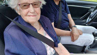 Gezellige busrit met bewoners van De Wenning