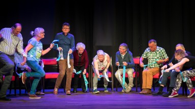 Senioren Mozaiek dansen in voorstelling