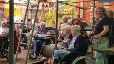 Bezoek aan corsowijk West-End