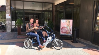 Samen fietsen op de duofiets bij Mozaiek