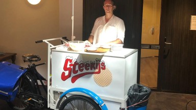 Steek-ijs bakfiets in Mozaiek