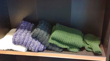 Handschoenen, sjaals en meer van breiclub Mozaiek