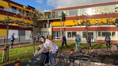 Bij Symphonie zijn 1100 tulpenbollen geplant