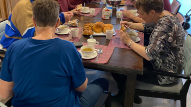 Vrijwilligers op kerst-missie in De Wenning