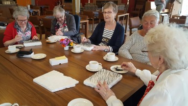 Cliënten Symphonie dragen hun naaldje bij!