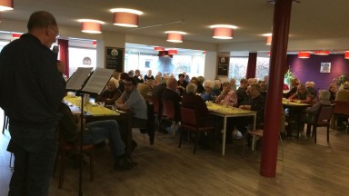 Voorleeslunch met Bas Luinge in De Wenning