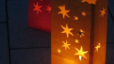 Kinderdagverblijf de Roldebol met lampionnen bij De Wenning