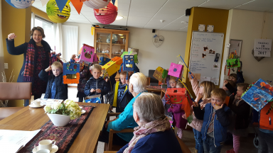 75 kinderen brachten een bezoek aan de bewoners van Symphonie